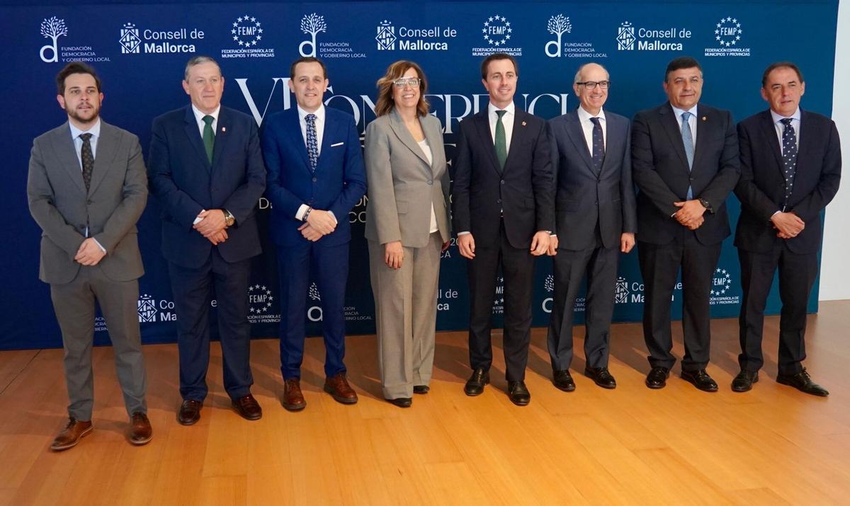El presidente de la Diputación de Zamora, Javier Faúndez Domínguez, y el vicepresidente primero y patrono de la Fundación Democracia y Gobierno Local, Víctor López de la Parte, asisten a la VI Conferencia de presidente de diputaciones provinciales, cabildos y consejos insulares.