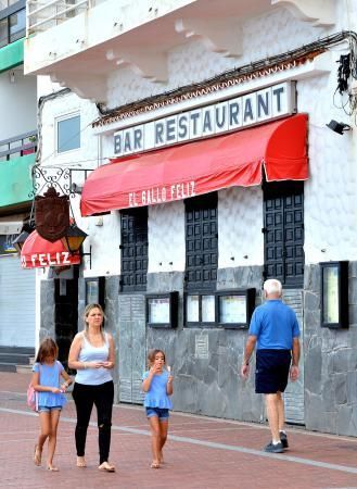 03/09/2018 LAS PALMAS DE GRAN CANARIA. Fachada del restaurante El Gallo Feliz, paseo de Las Canteras nº 35. SANTI BLANCO  | 03/09/2018 | Fotógrafo: Santi Blanco