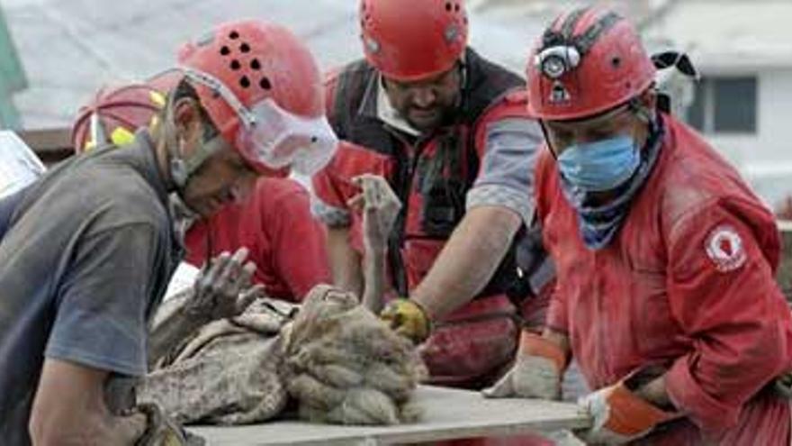 Los equipos de socorro rescatan en Haití a 121 personas en una semana