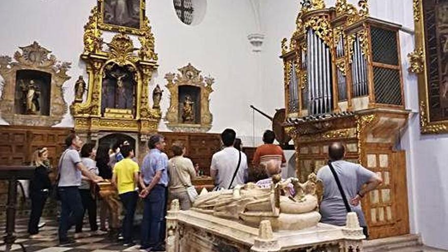 La Asociación Amigos del Órgano de Zamora visita la Colegiata y el Sancti Spiritus