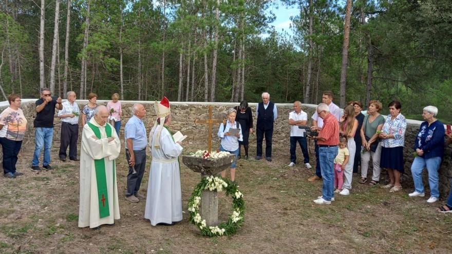 Un grup de veïns recuperen el cementiri de Tentellatge, abandonat des del 1958