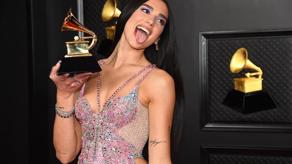 Dua Lipa, con su Grammy.