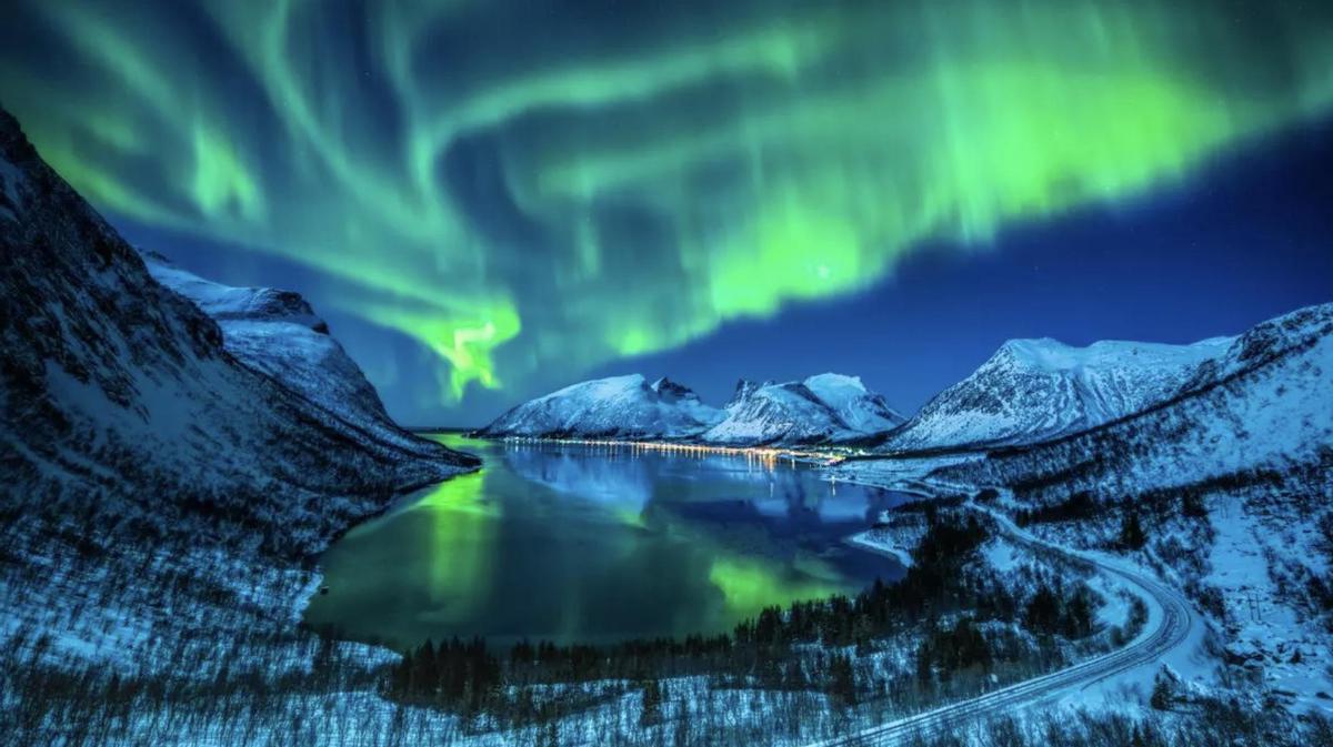 La ruta en tren bajo auroras boreales que cruza el Círculo Polar ártico por menos de 35 euros.