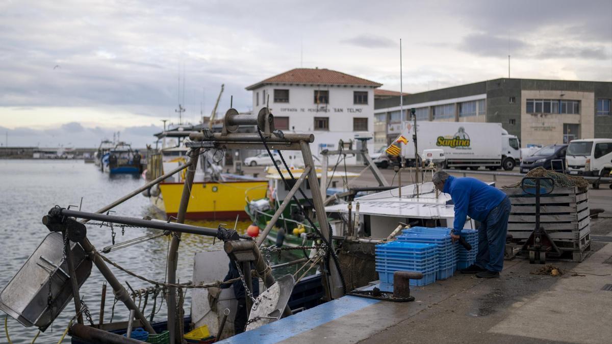 El puerto del municipio natal de Cesc Fàbregas.