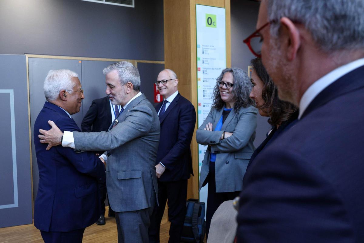 Jaume Collboni, alcalde de Barcelona, y Antonio Costa, presidente del Consejo Europeo, durante una reunión en Bruselas.