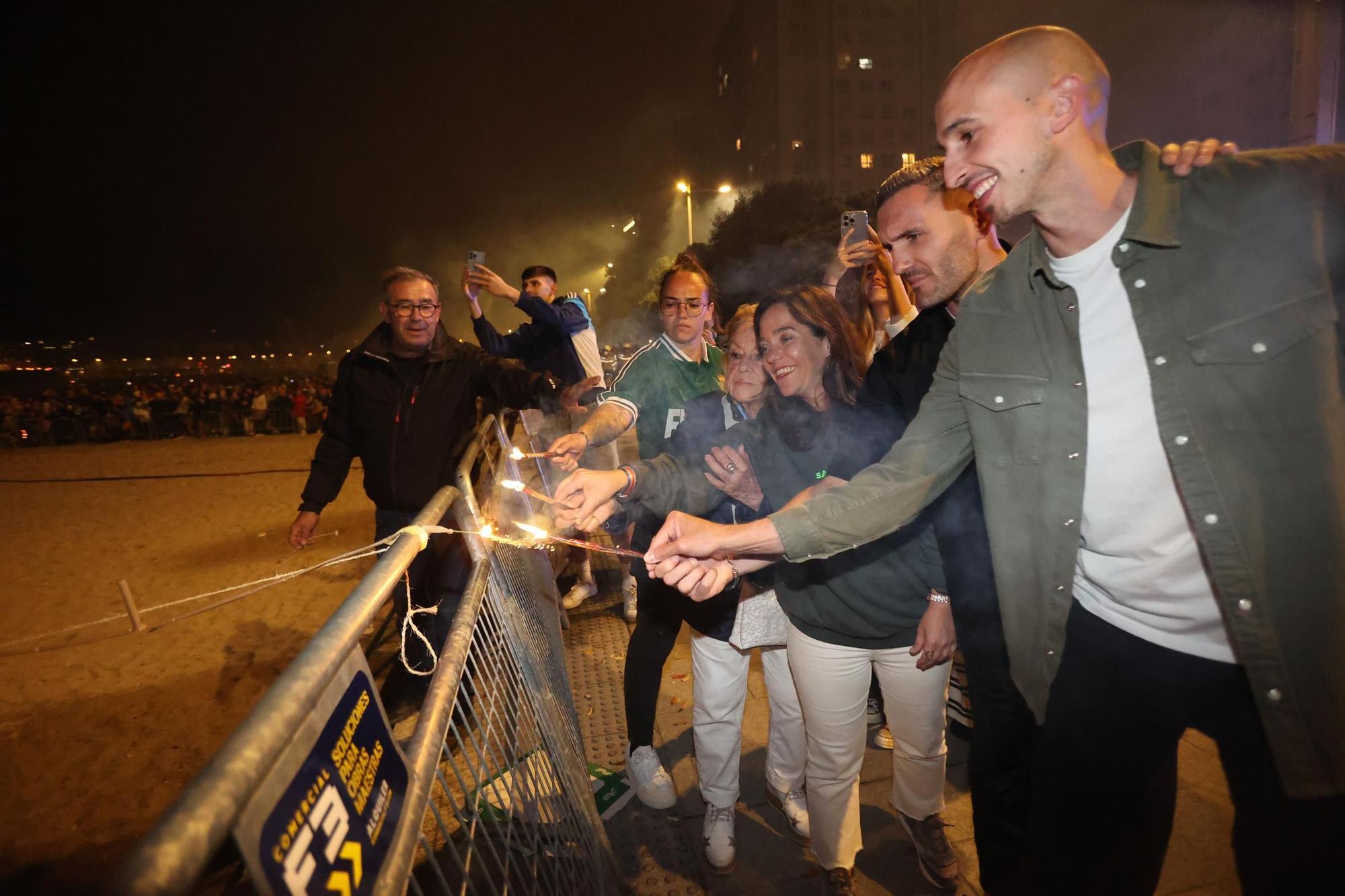 Arde la falla del San Juan de A Coruña con Dépor, Leyma y Luisa Villalta como protagonistas