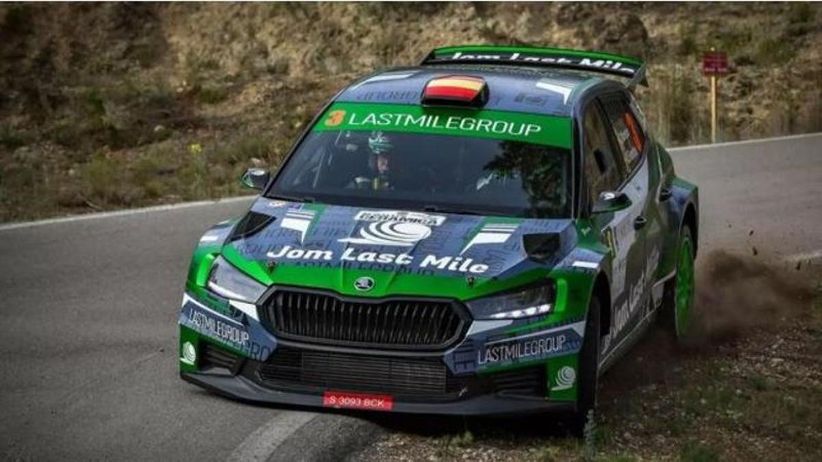 Carlos Moreno copilotado por Diego Fuentes con su Skoda Fabia RS Rally2.