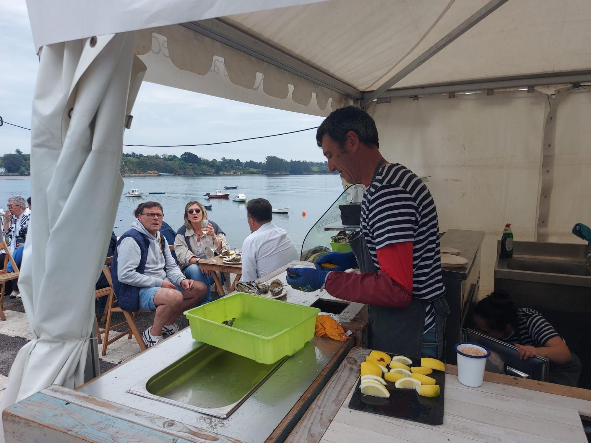 En imágenes: El festival gastronómico "Somos la ostra" llena Castropol