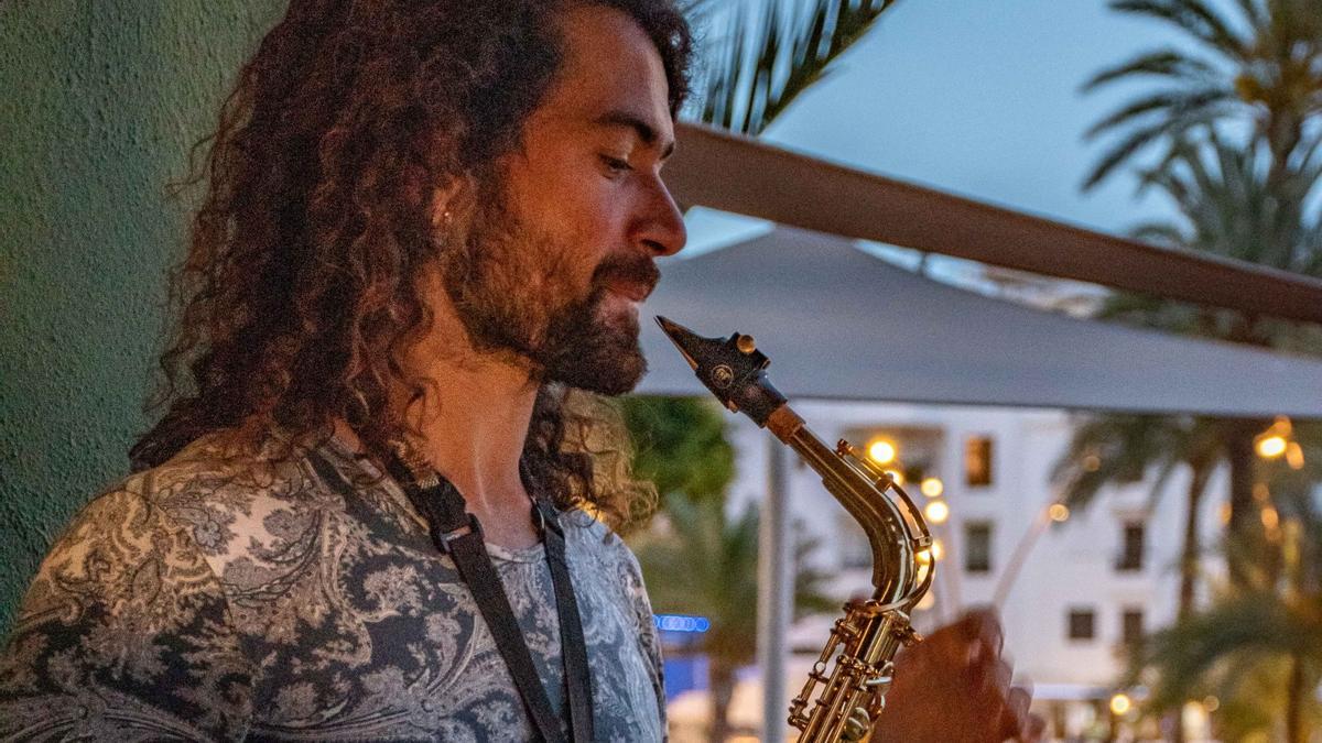 El saxofonista ibicenco Pau Torres Serra es también coordinador de proyectos educativos.
