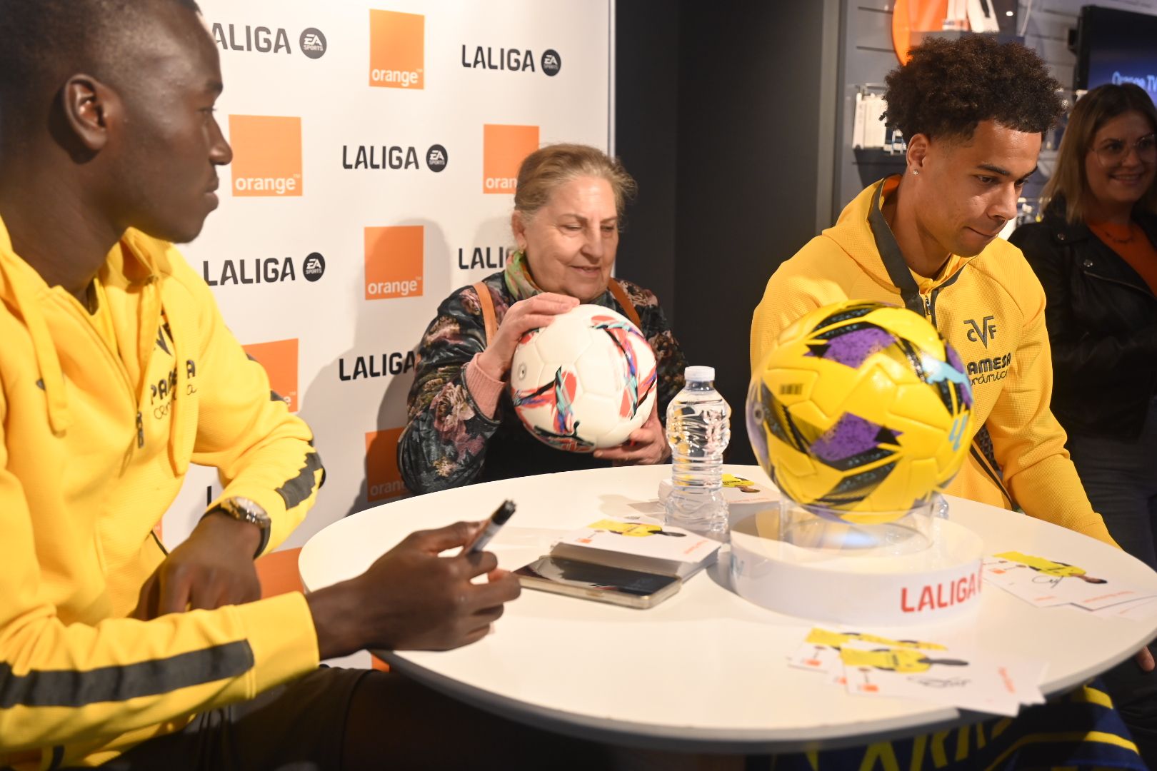Pape Gueye y Tajon Buchanan delitan a los aficionados del Villarreal