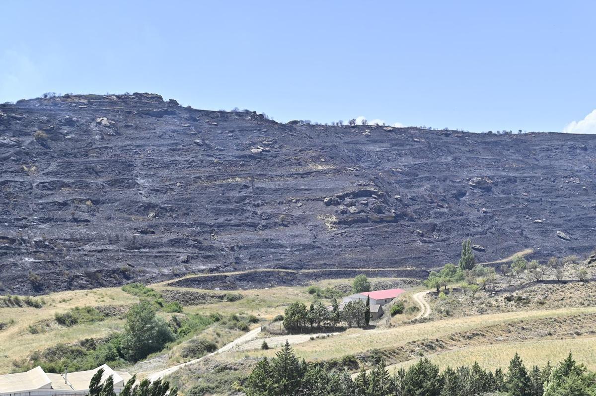 En imágenes | El incendio de las Cinco Villas asciende ya a 12.600 hectáreas y seis pueblos continúan evacuados