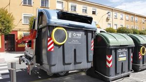 Cubos de basura en Getafe en una imagen de archivo.