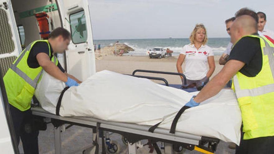 Muere ahogado tras golpearse contra las rocas en Pinedo