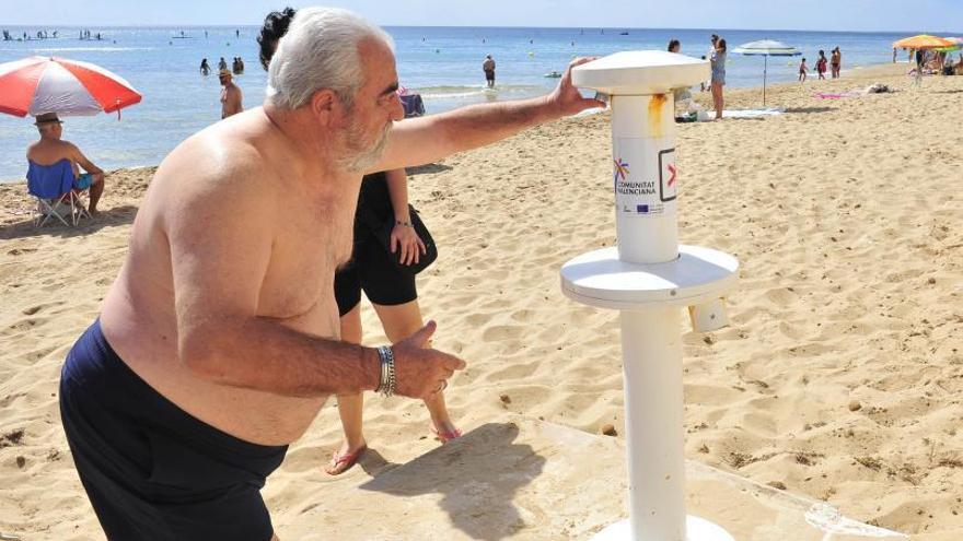 Un lavapiés sin agua, este viernes en Arenales. | MATÍAS SEGARRA