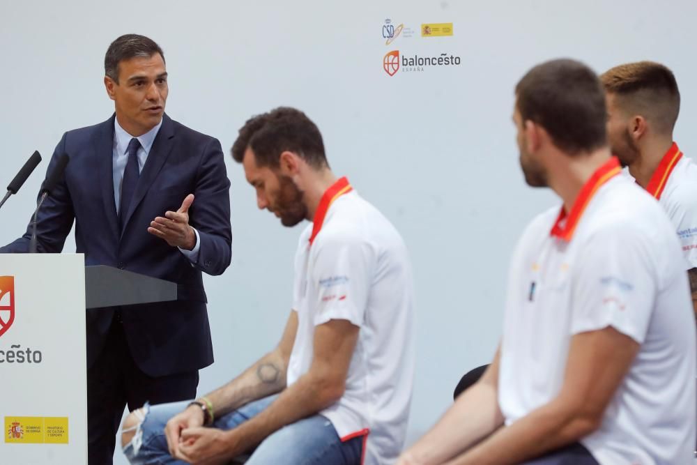 Pedro Sánchez despide a la selección española