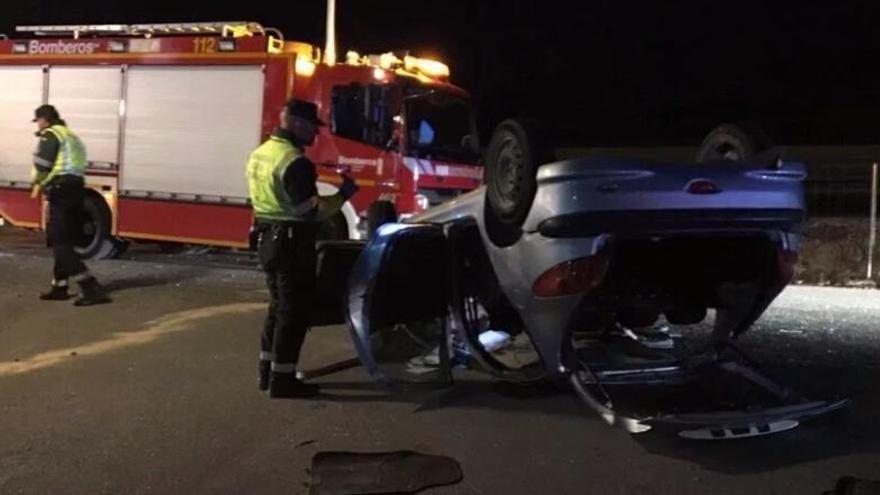 Una mujer pierde la vida al sufrir un accidente de tráfico de madrugada en Sax