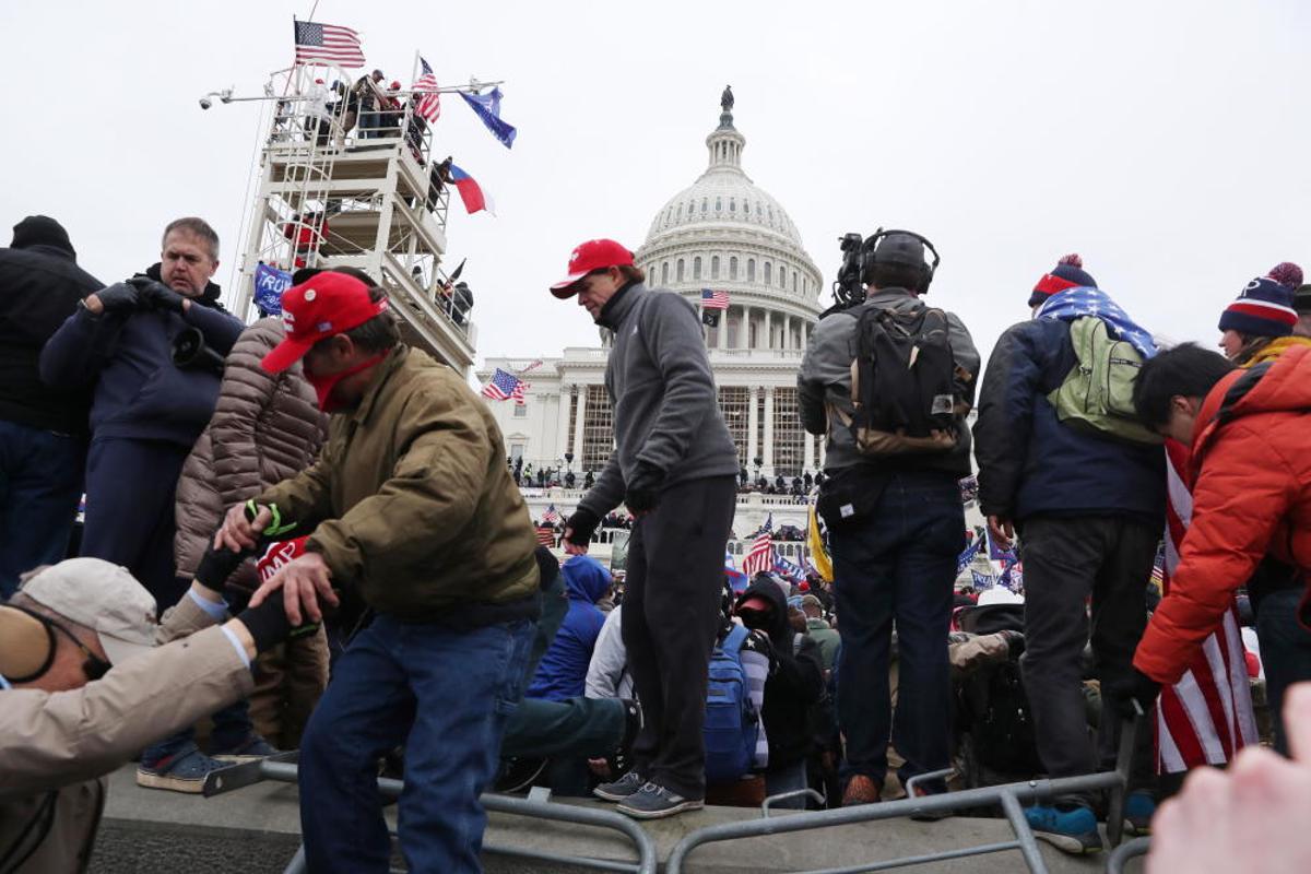 Una torba de seguidors de Trump assalta el Capitol