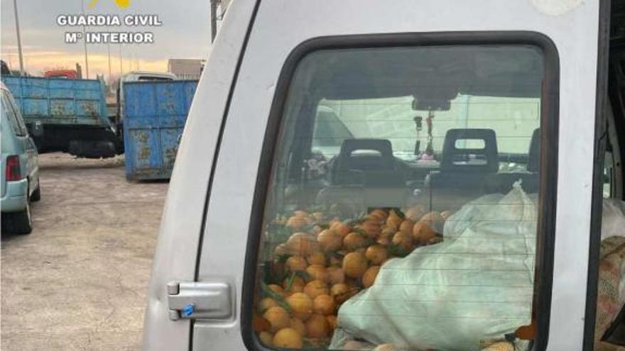 Sorprenden a un hombre transportando casi una tonelada de naranja por Burriana
