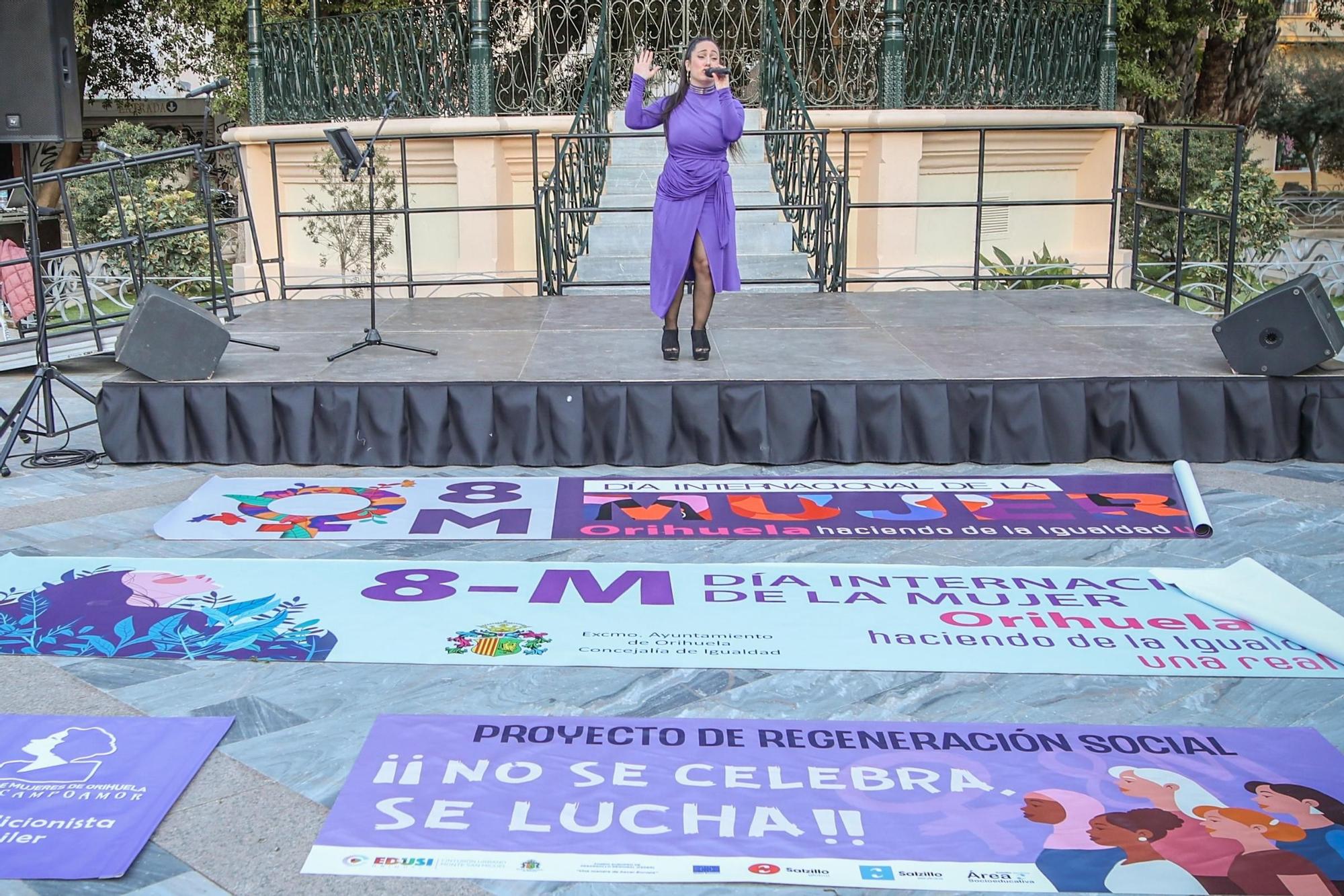 El morado de la manifestación del 8M Día Internacional de la Mujer llena las calles de Orihuela