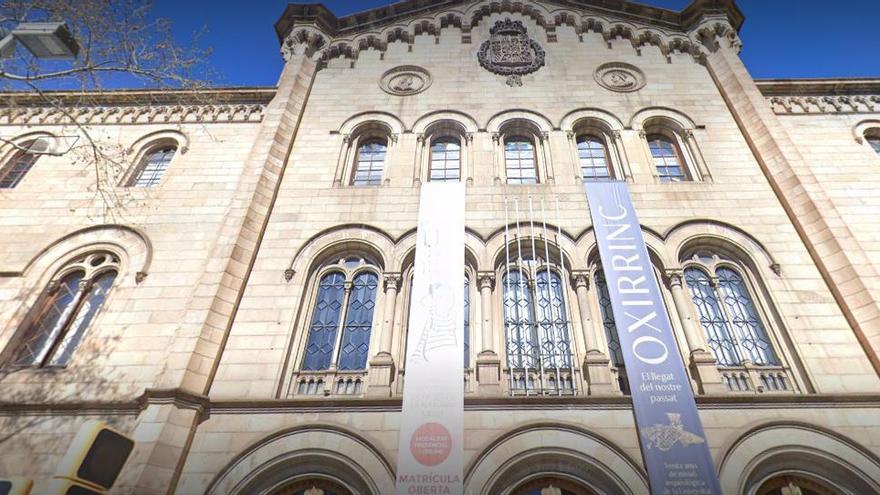 Tormenta en la Universidad de Barcelona tras la aparición de unos correos sexuales del vicerrector a una alumna