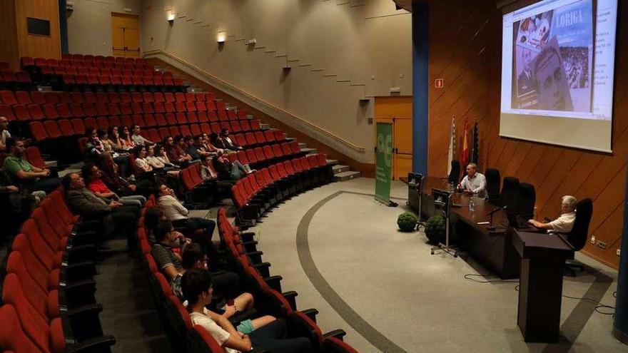 González Alén impartiu a conferencia no Edificio Politécnico do campus de Ourense. // Jesús Regal