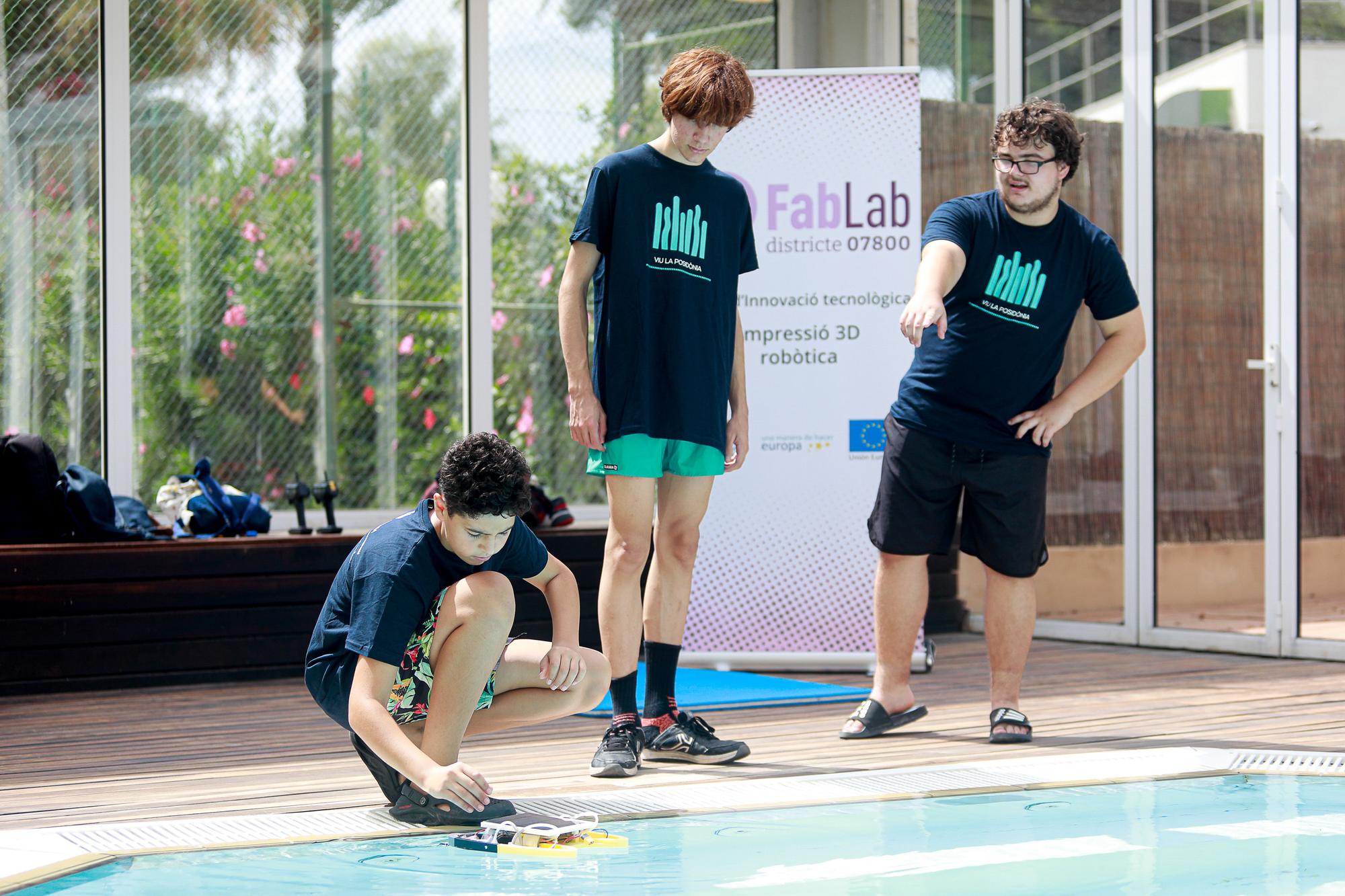 Galería de imágenes de las pruebas de barcos solares con diseño 3D en el Spa Hotel Twins de Ibiza