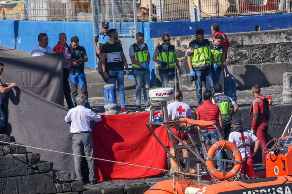 Aparece el cadáver de una mujer flotando