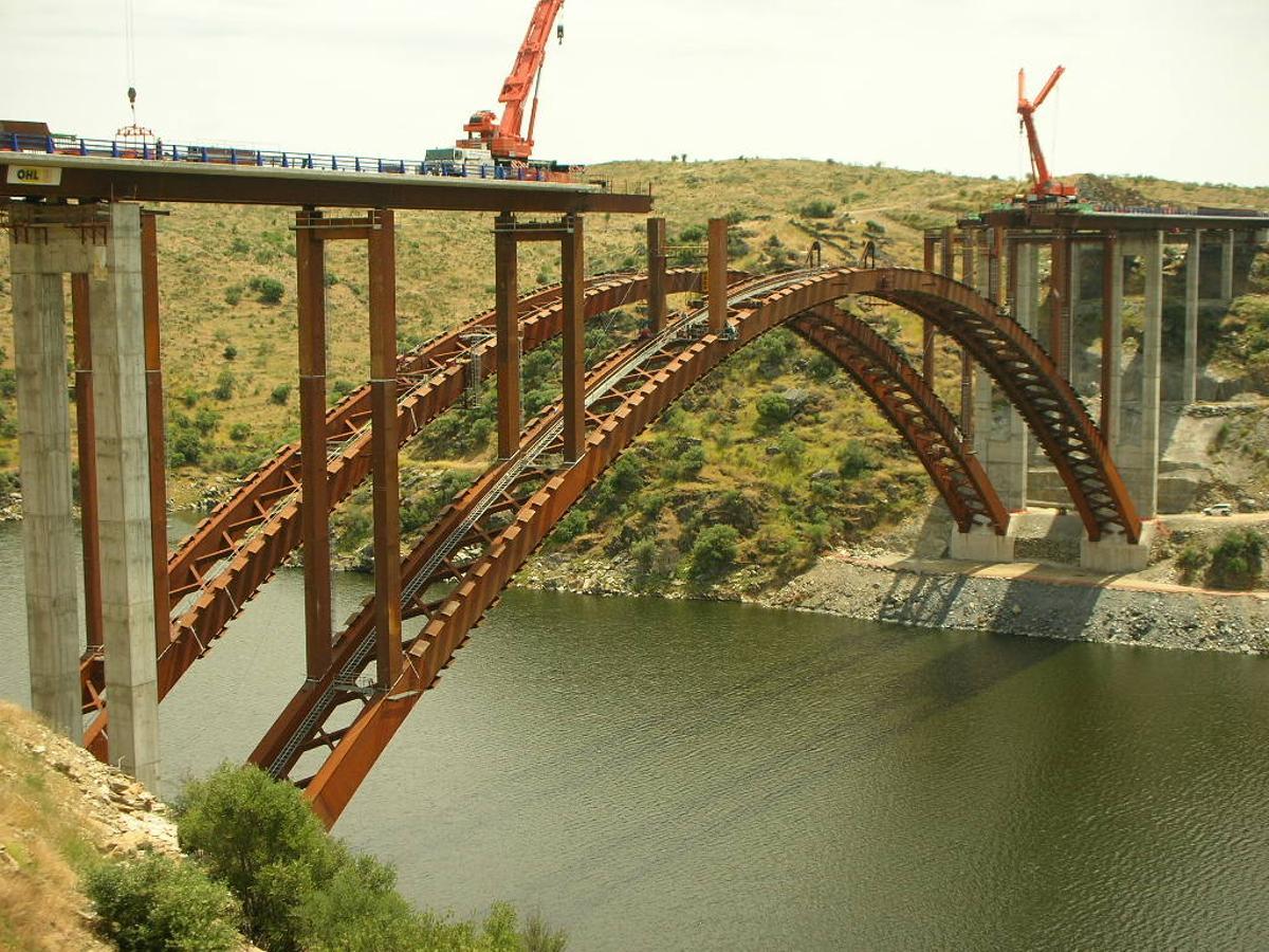 Construcción de los arcos de Alconétar.