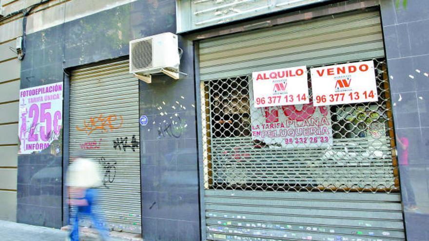 Un local comercial cerrado en Valencia en el año 2010.