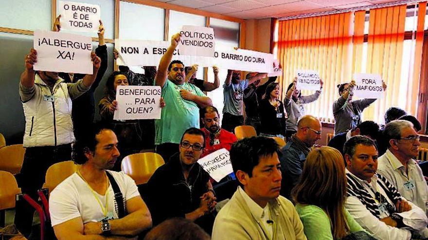 Quince minutos de parón por protestas contra la operación urbanística