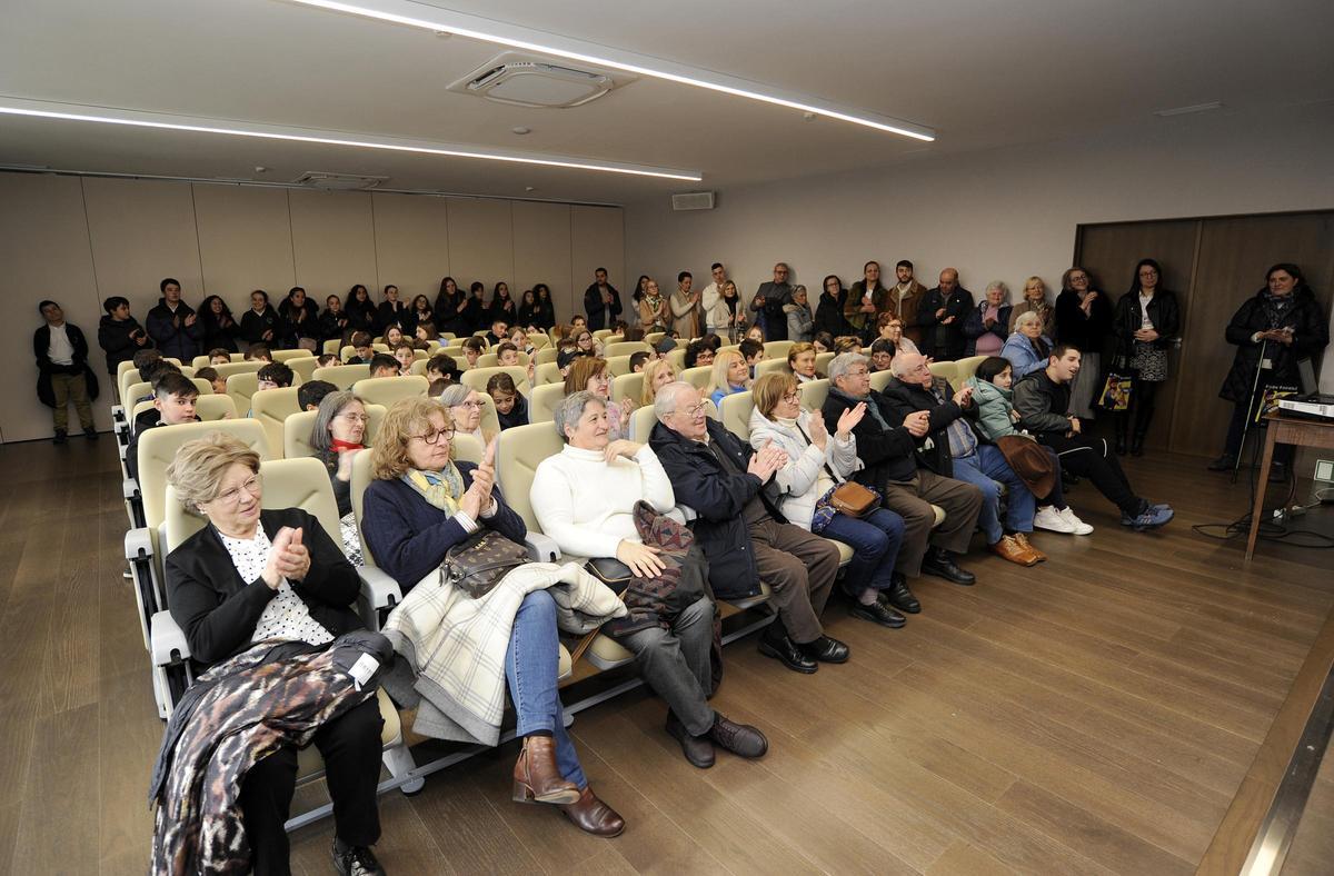 Asistentes ao acto celebrado no consistorio.