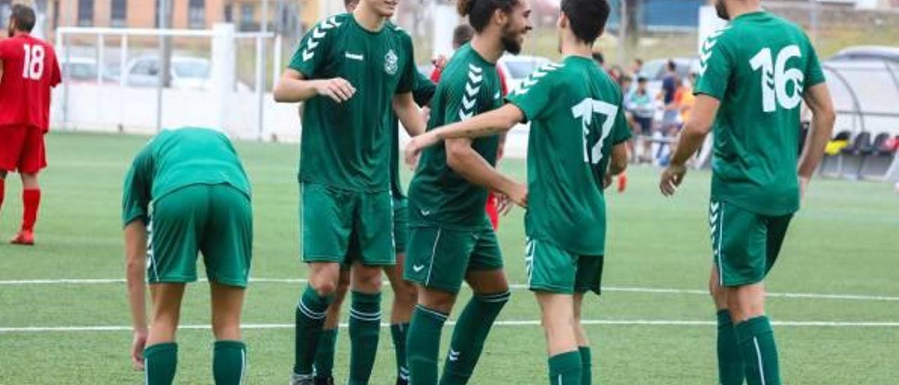 Los jugadores del Alberic celebran uno de los muchos tantos anotados hasta la fecha.