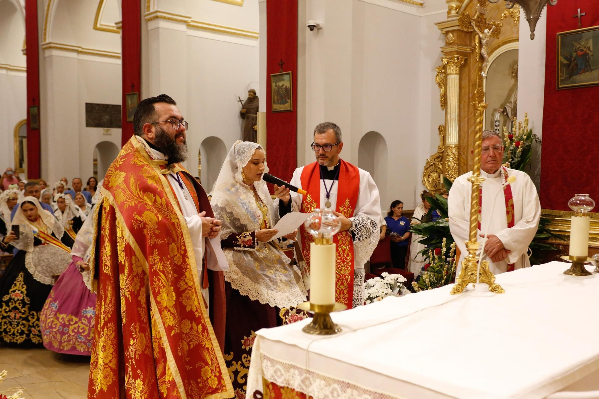 Las mejores imágenes en la Ofrenda al Cristo de la Paz de Sant Joan