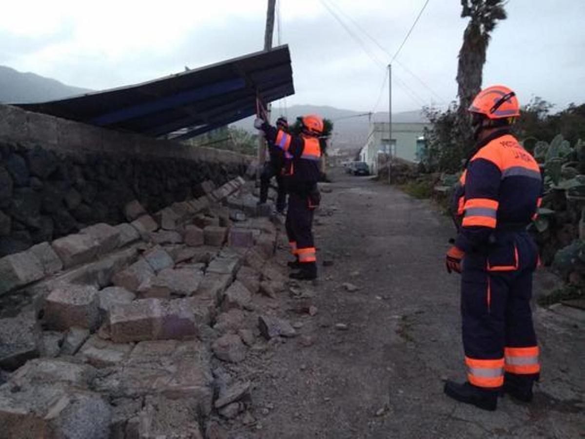 Registran más de 800 incidentes por el viento en Canarias Registran más de 800 incidentes por el viento en Canarias