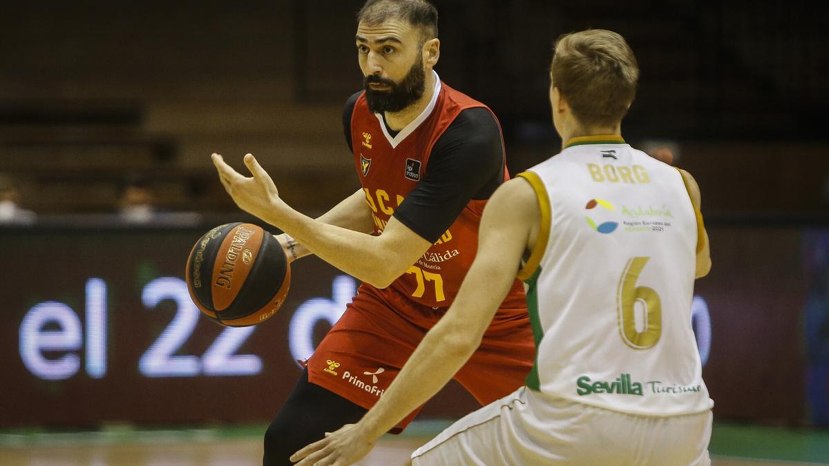 Kostas Vasileiadis durante un partido con el UCAM Murcia el pasado curso.