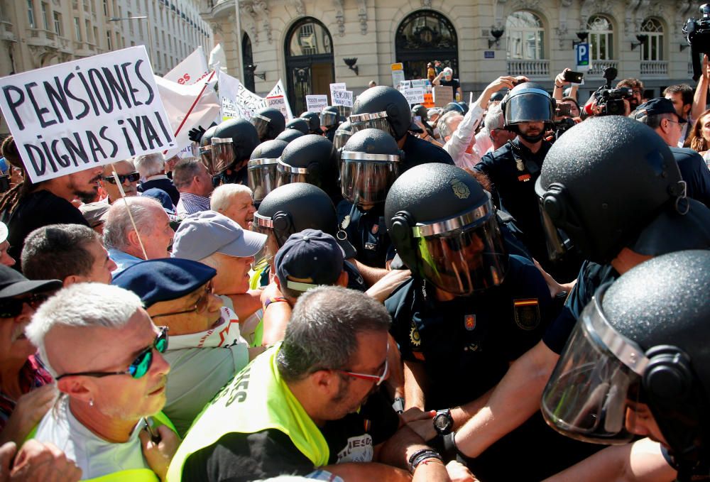 Protesta de pensionistes davant el Congrés