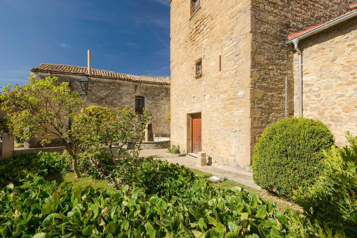 Fonz es uno de los municipios más monumentales de Huesca y cuenta con un gran patrimonio cultural y arquitectónico.