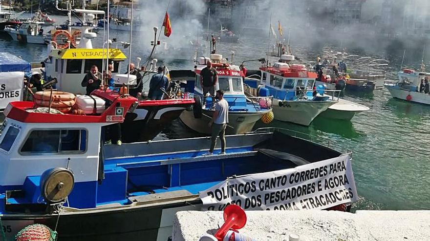 Barcos en la protesta en Bueu.