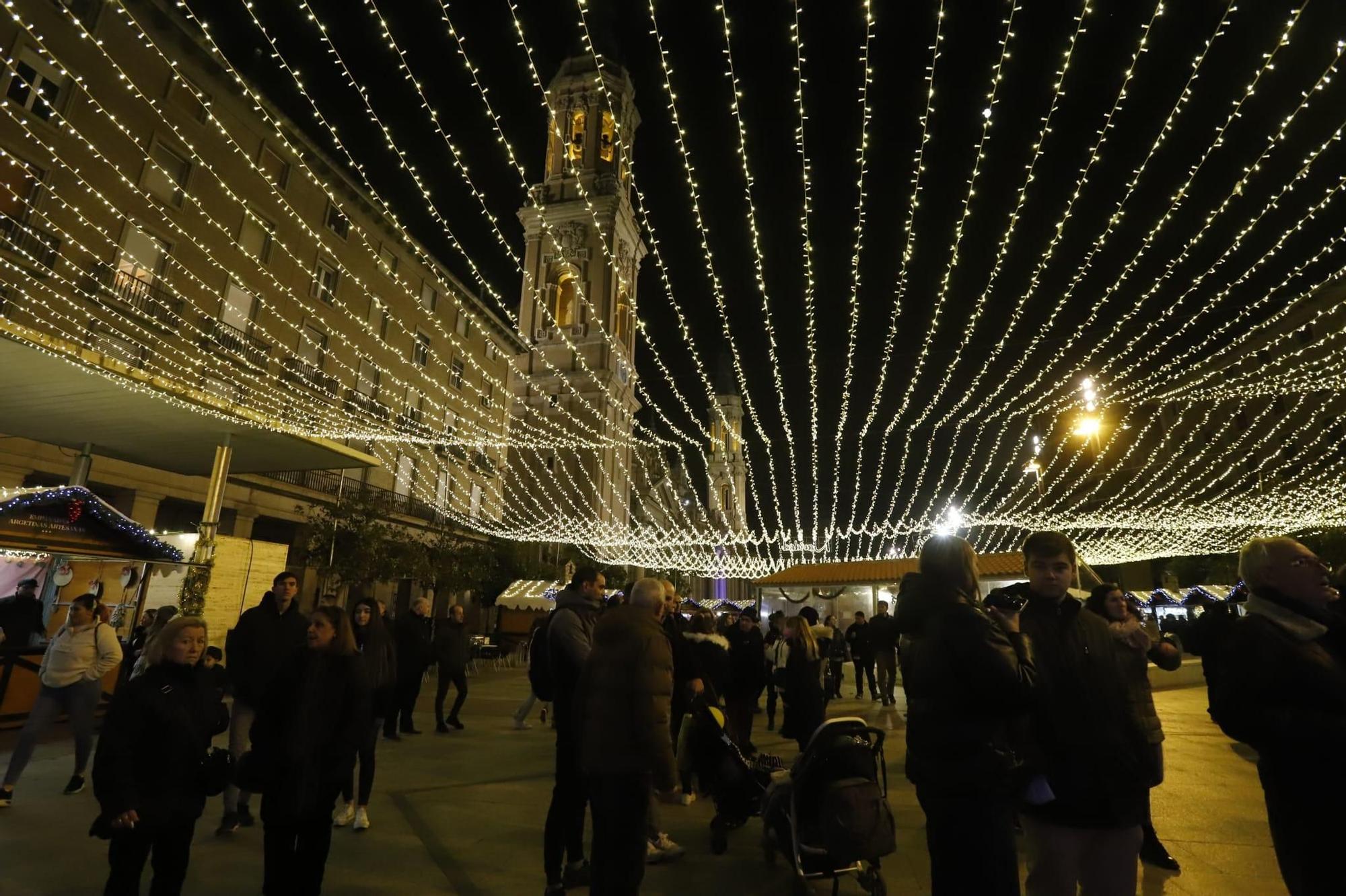 La Navidad ya ha llegado a Zaragoza con el encendido de luces