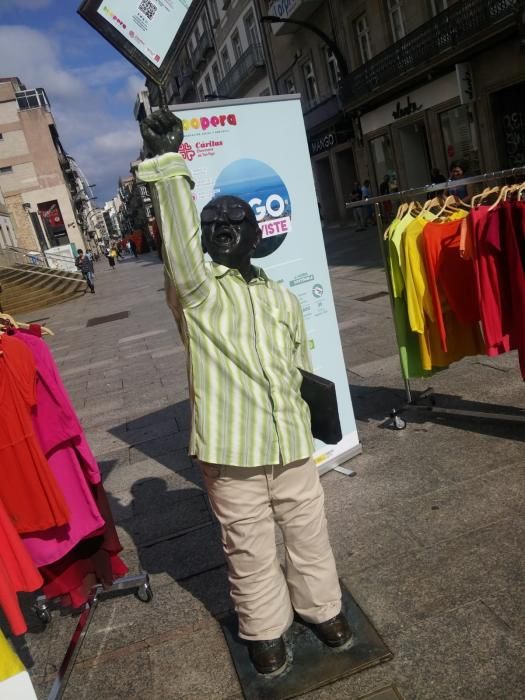 Moda sostenible para las esculturas de Vigo // Cristina Graña