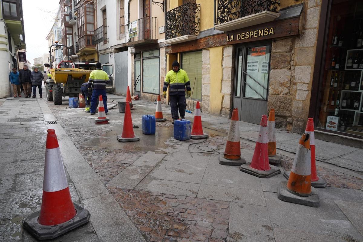 Siguen las obras de mejora en el centro de Zamora, cada vez más cerca ...
