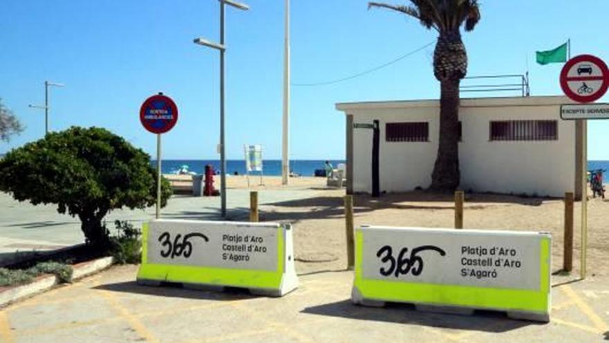 Tanques instal·lades a un dels accessos al passeig de Platja d&#039;Aro