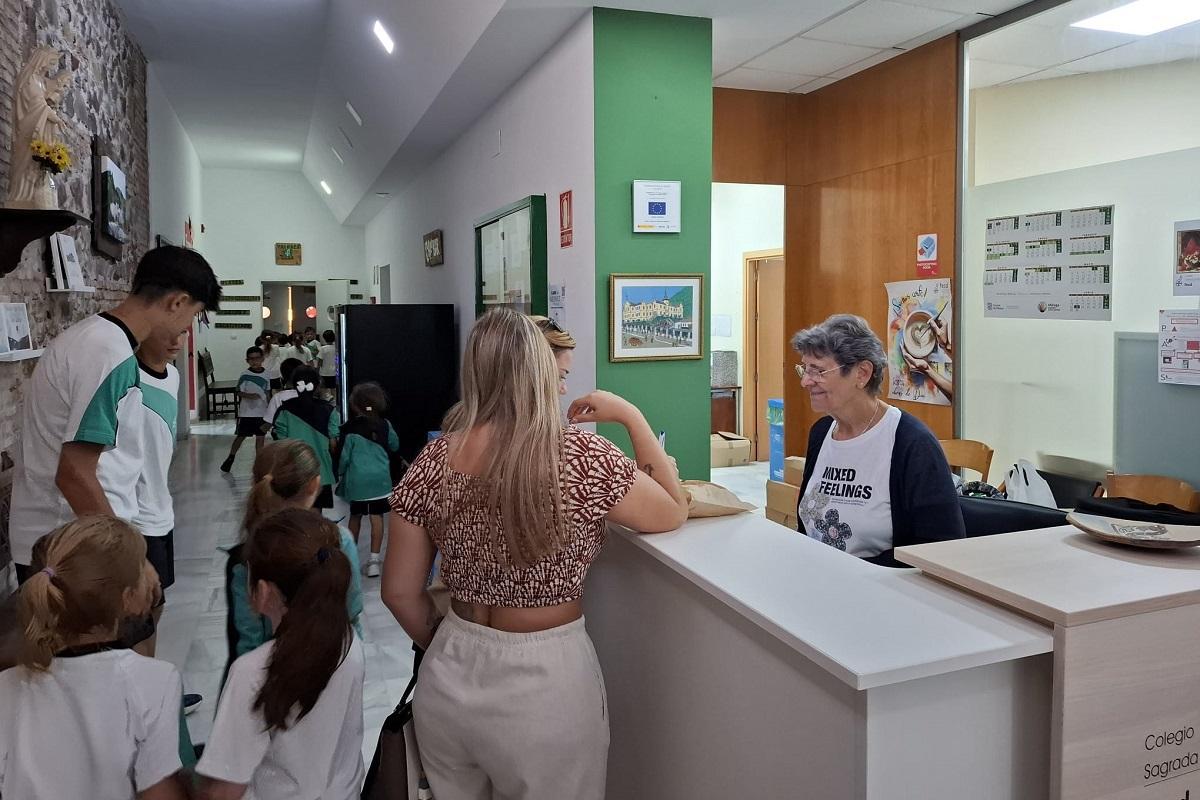 Ya sólo queda una religiosa de la Congregación de la Sagrada Familia de Burdeos en el colegio.