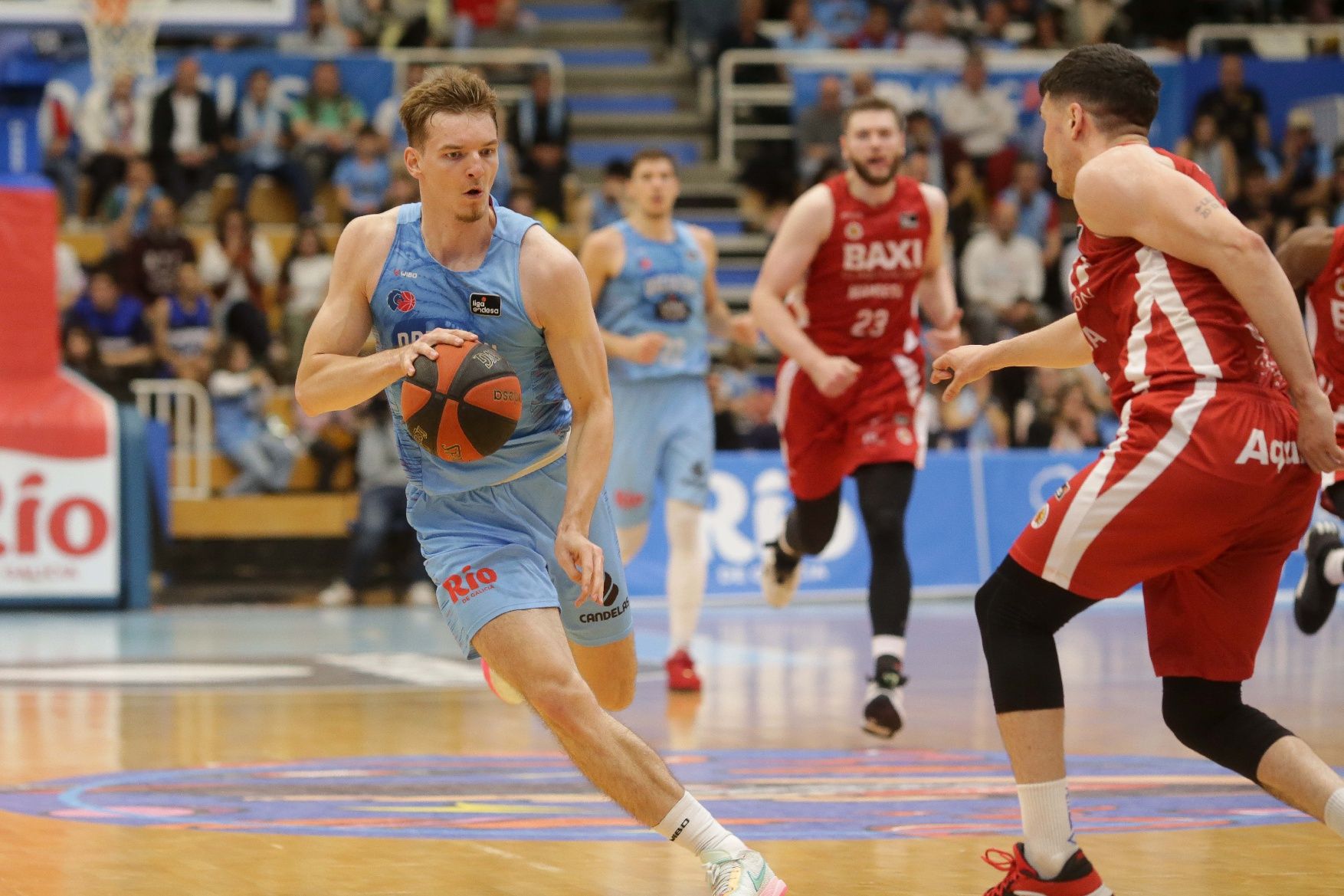 Robinson fa el llit a última hora i salva definitivament el Baxi (81-82)