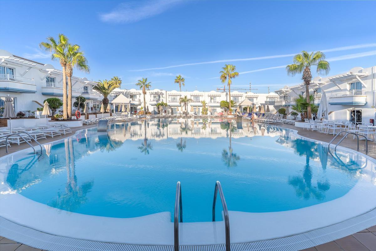 Arena Hoteles cuenta con tres complejos en Fuerteventura, situados en Corralejo y Caleta de Fuste, con completas instalaciones y una amplia oferta de servicios