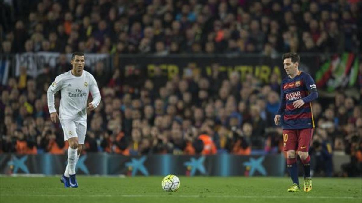 Messi y Ronaldo, en uno de los clásicos disputados en el Camp Nou