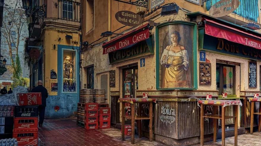La meca de la gastronomía española: una calle con más de 50 bares donde se comen las mejores tapas del mundo