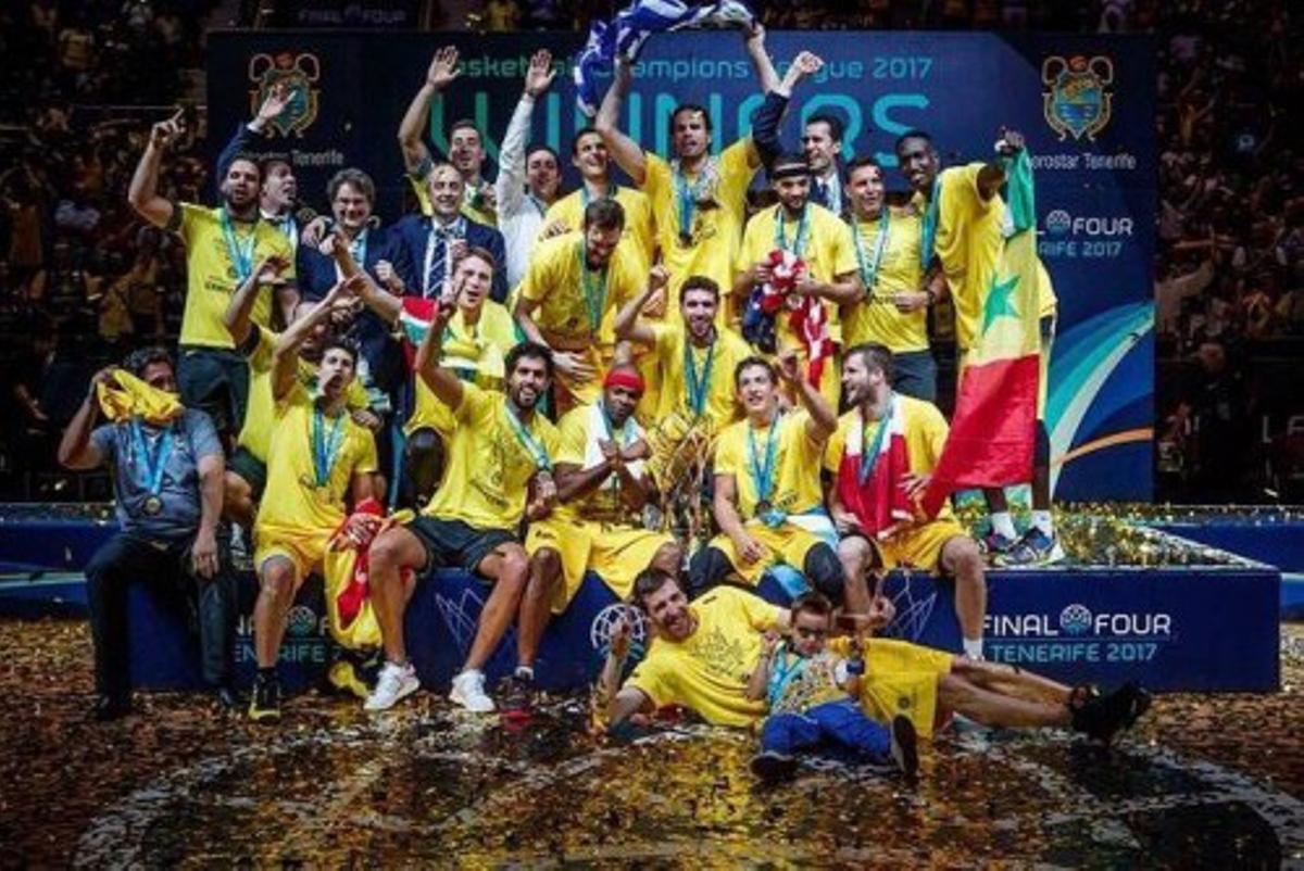 Celebración del primer título de la BCL logrado por el CB Canarias, en 2017.