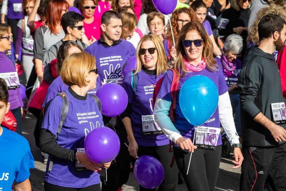 Búscate en la galería de fotos de la Marxa contra la Violencia de Género