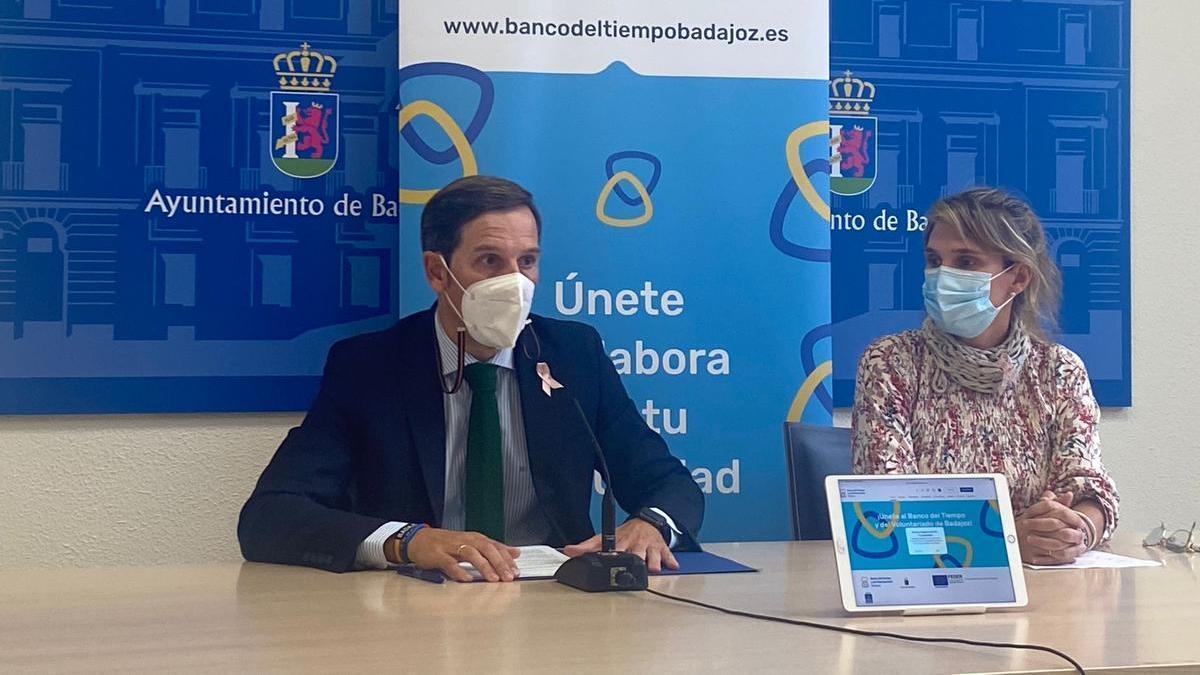 Los concejales Antonio Cavacasillas y Blanca Subirán, ayer en rueda de prensa.